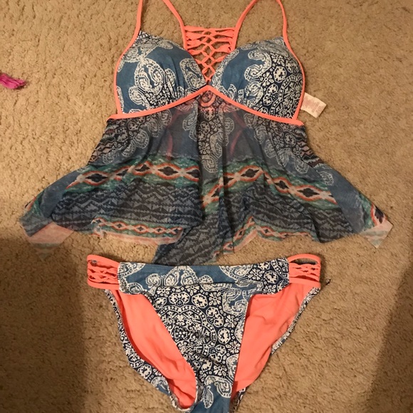 Swimsuits - Picture 3 of 5